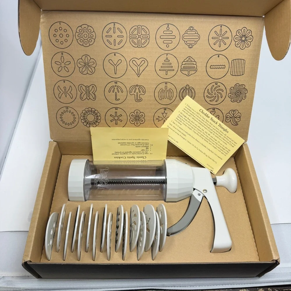 Pampered‎ Chef Cookie Press 1525 with 16 Disks and Recipes in Original Box